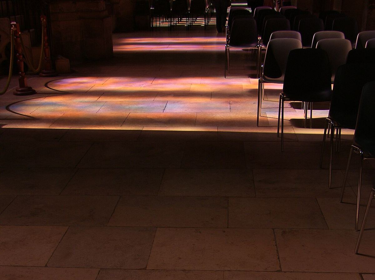 Náhľad: Light in the church (5673149774).jpg