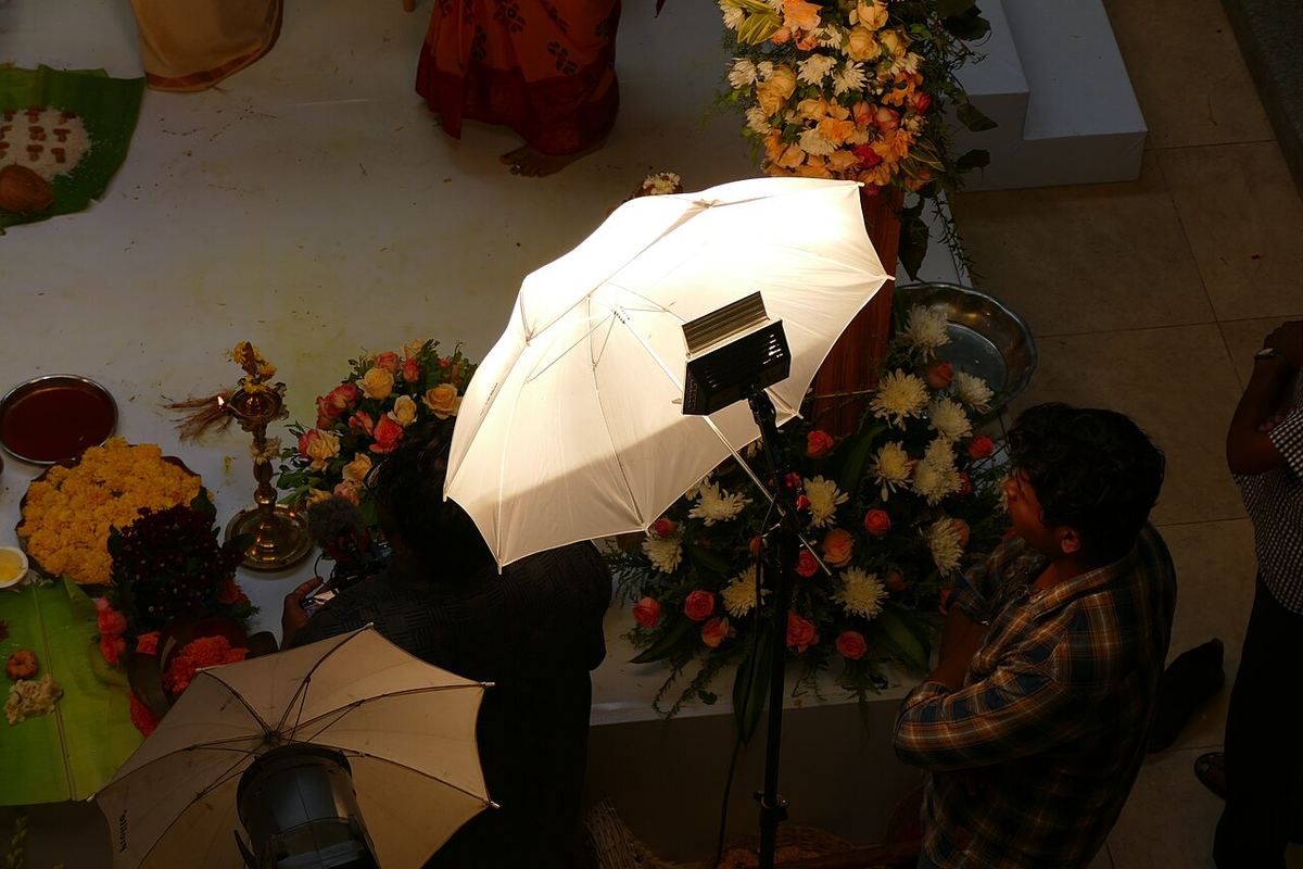 Náhľad: Reflector of a professional wedding photographer.jpg
