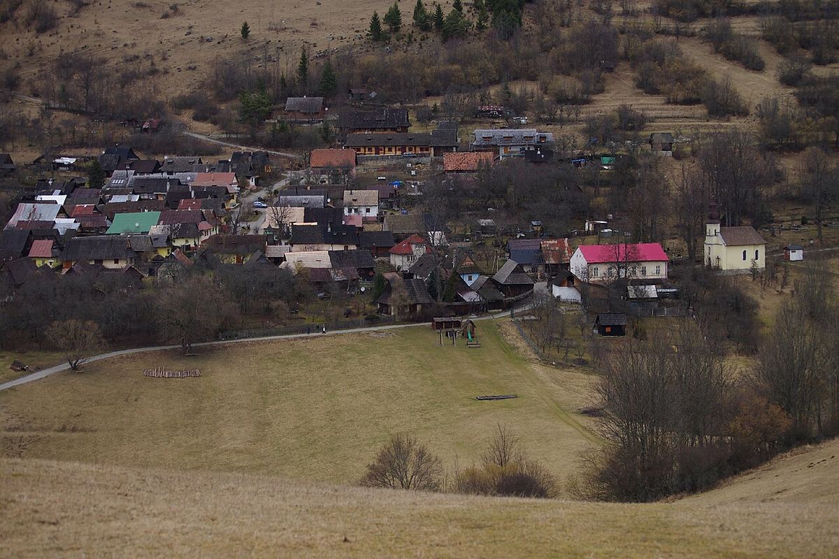 Náhľad: Vlkolínec jar 02.jpg